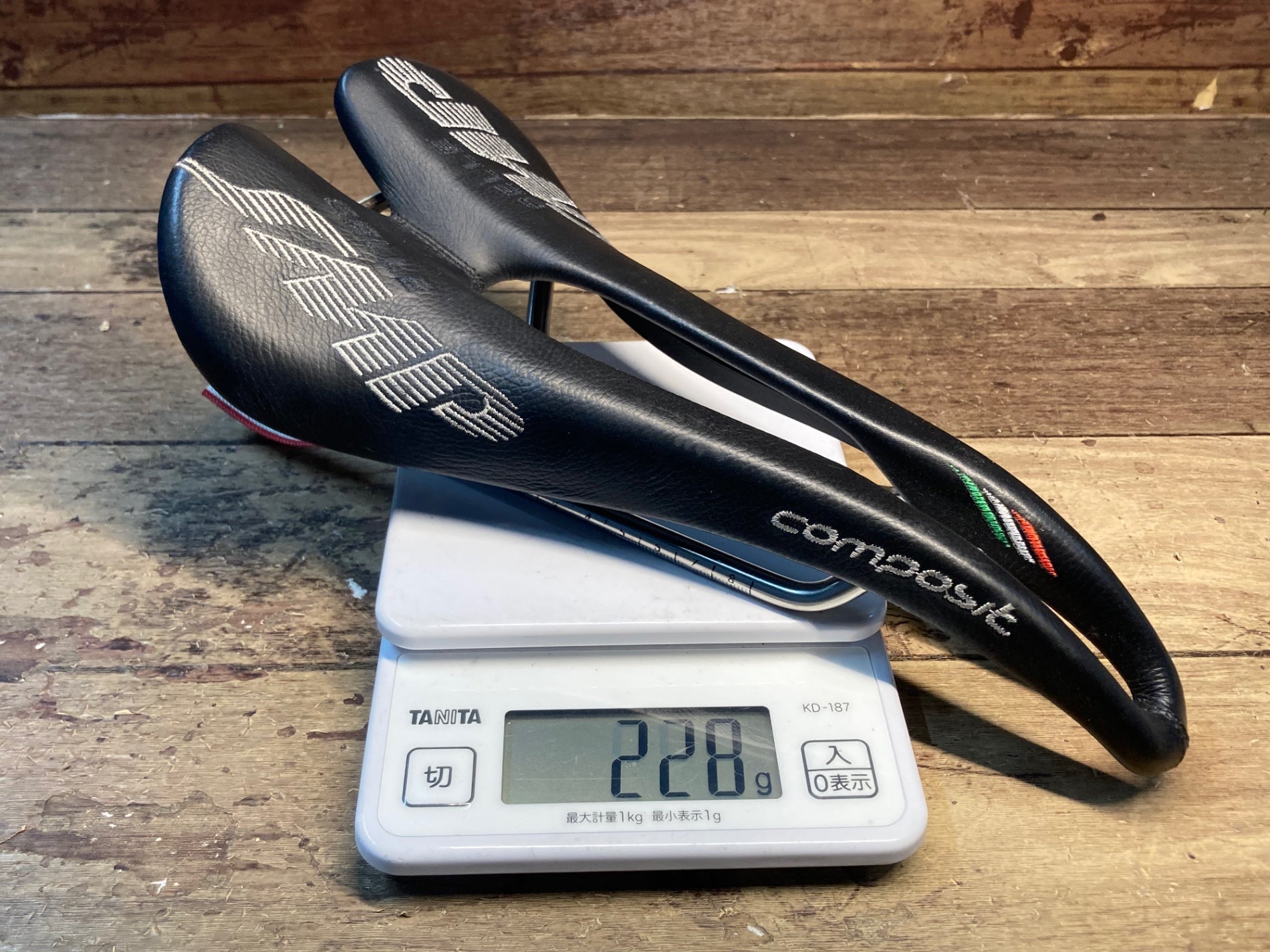 IB170 SELLE SMP COMPOSIT サドル aisi 304 tubeレール 黒 M4 実測129mm – BICI AMORE EQ  STORE