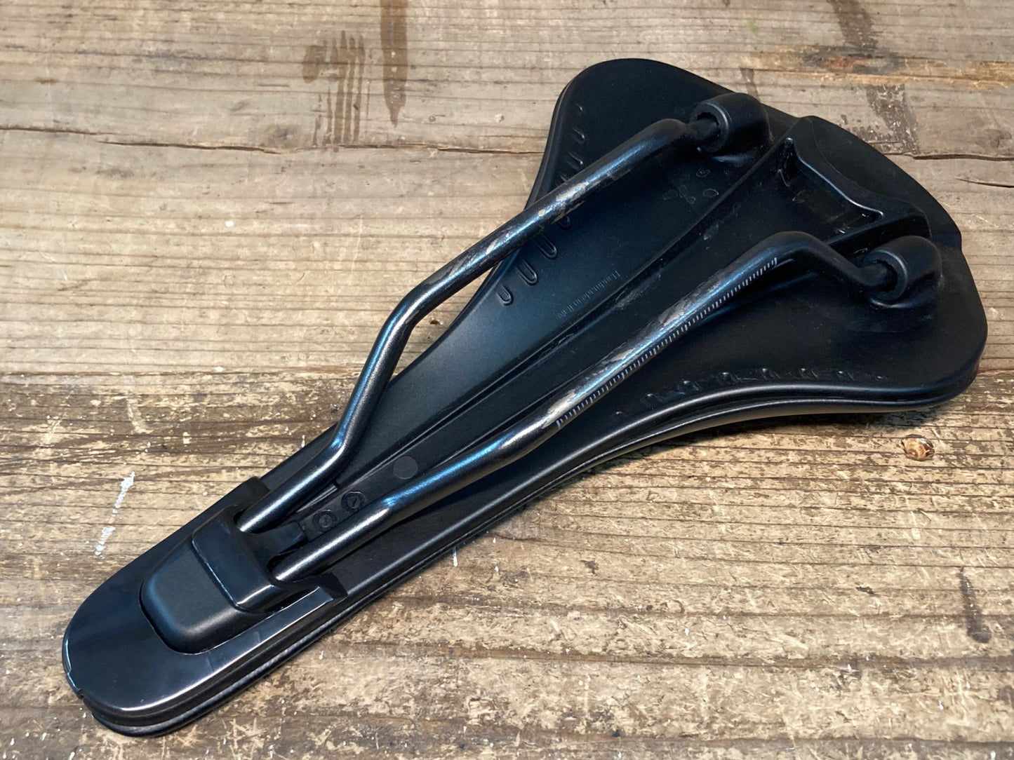 IY465 フィジーク fizik ANTARES VERSUS EVO R3 サドル 139mm kiumレール ※プレート欠品