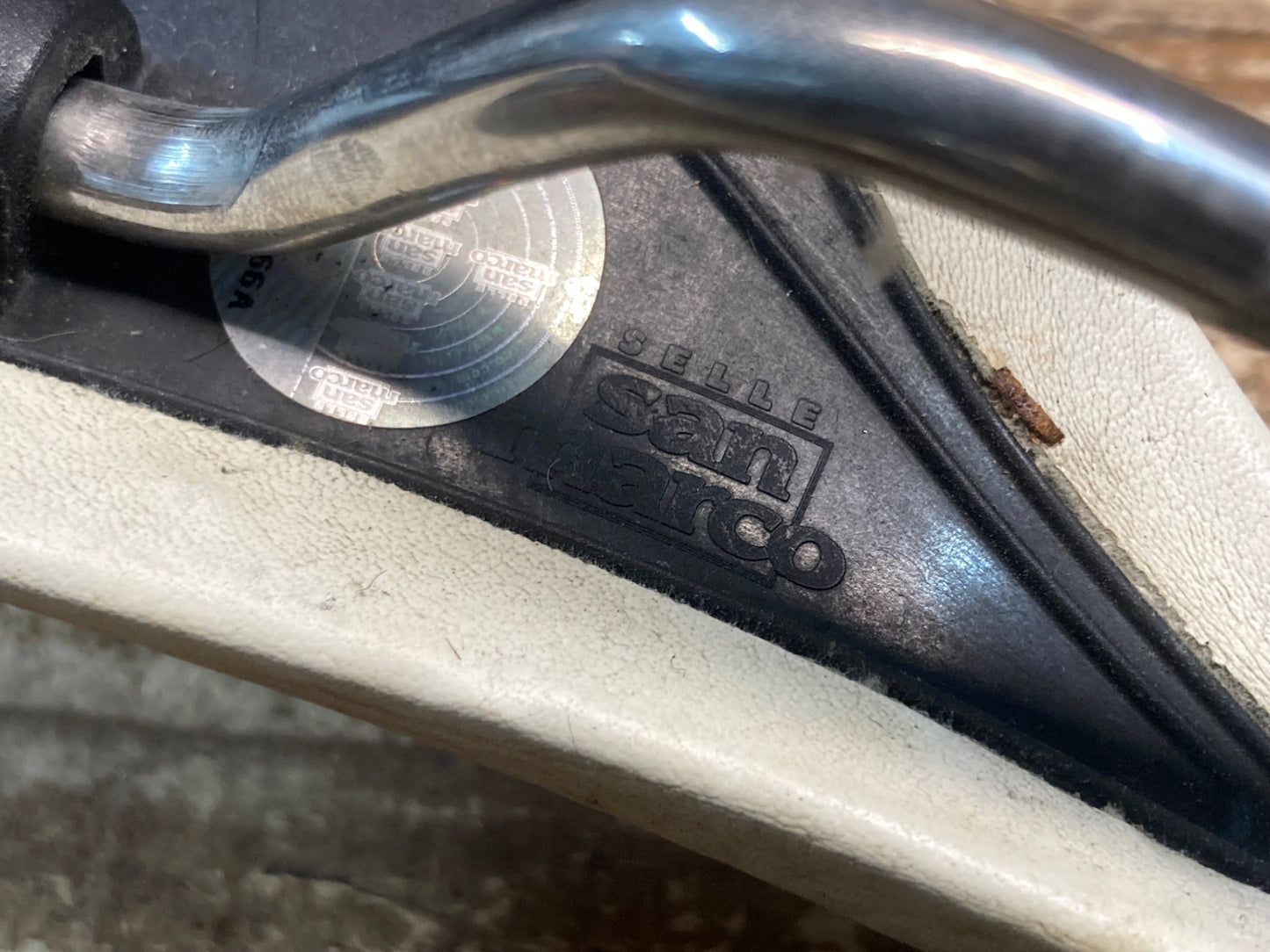 IX973 サンマルコ san marco マントラ MANTRA サドル XSILITEレール 白