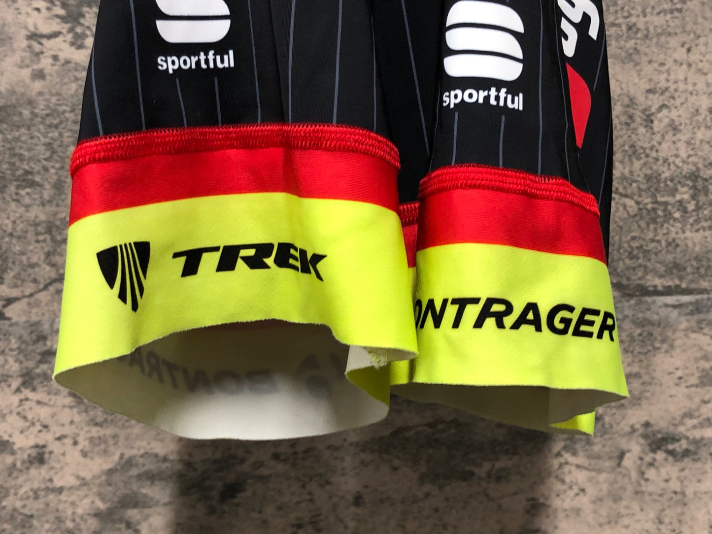 IZ890 スポーツフル sportful ビブショーツ 黒 M TREK Segafredo ※パッド内側汚れ