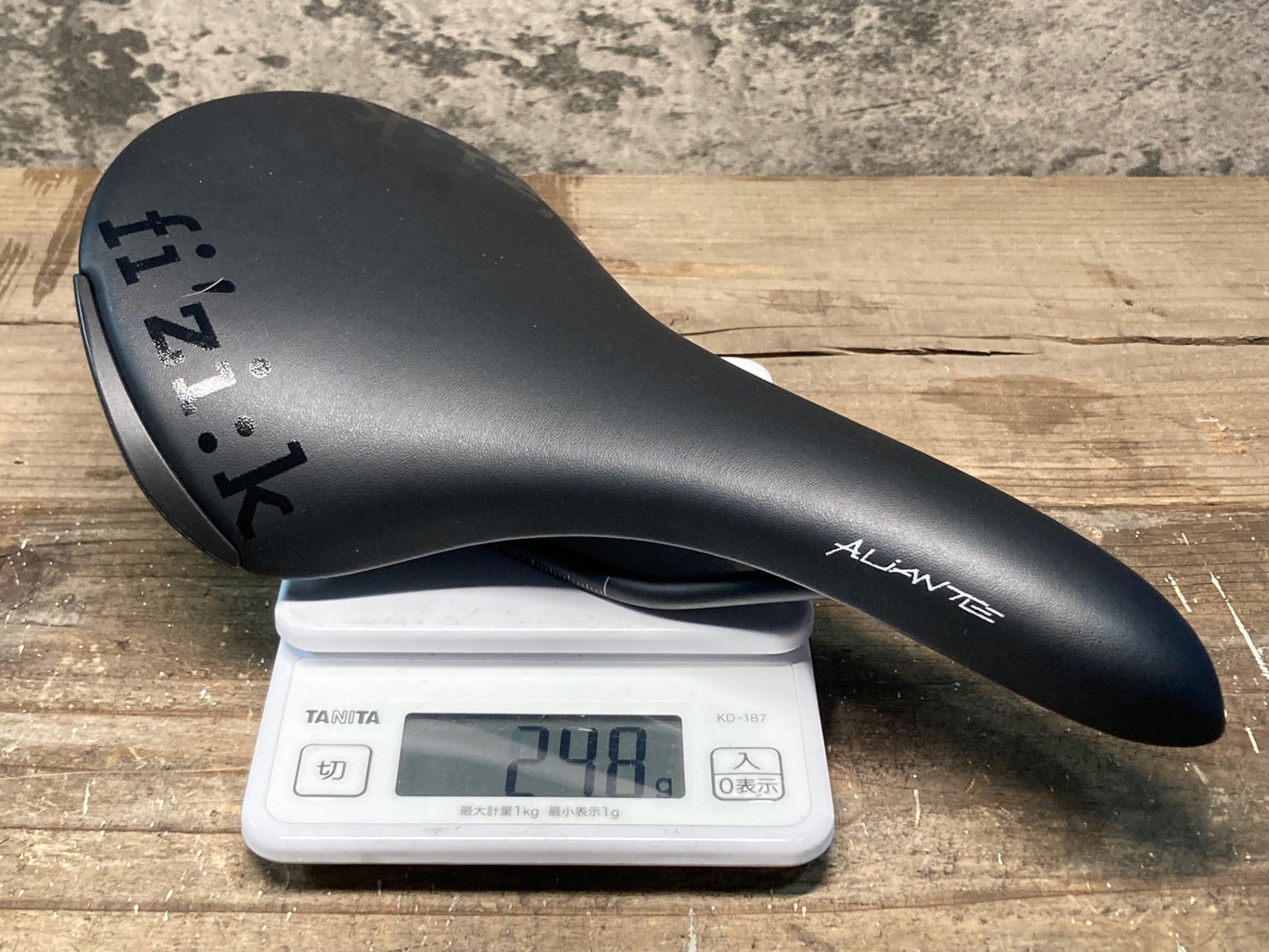 IQ595 フィジーク fizik アリアンテ ALIANTE サドル 黒 LARGE 150mm クロモリ