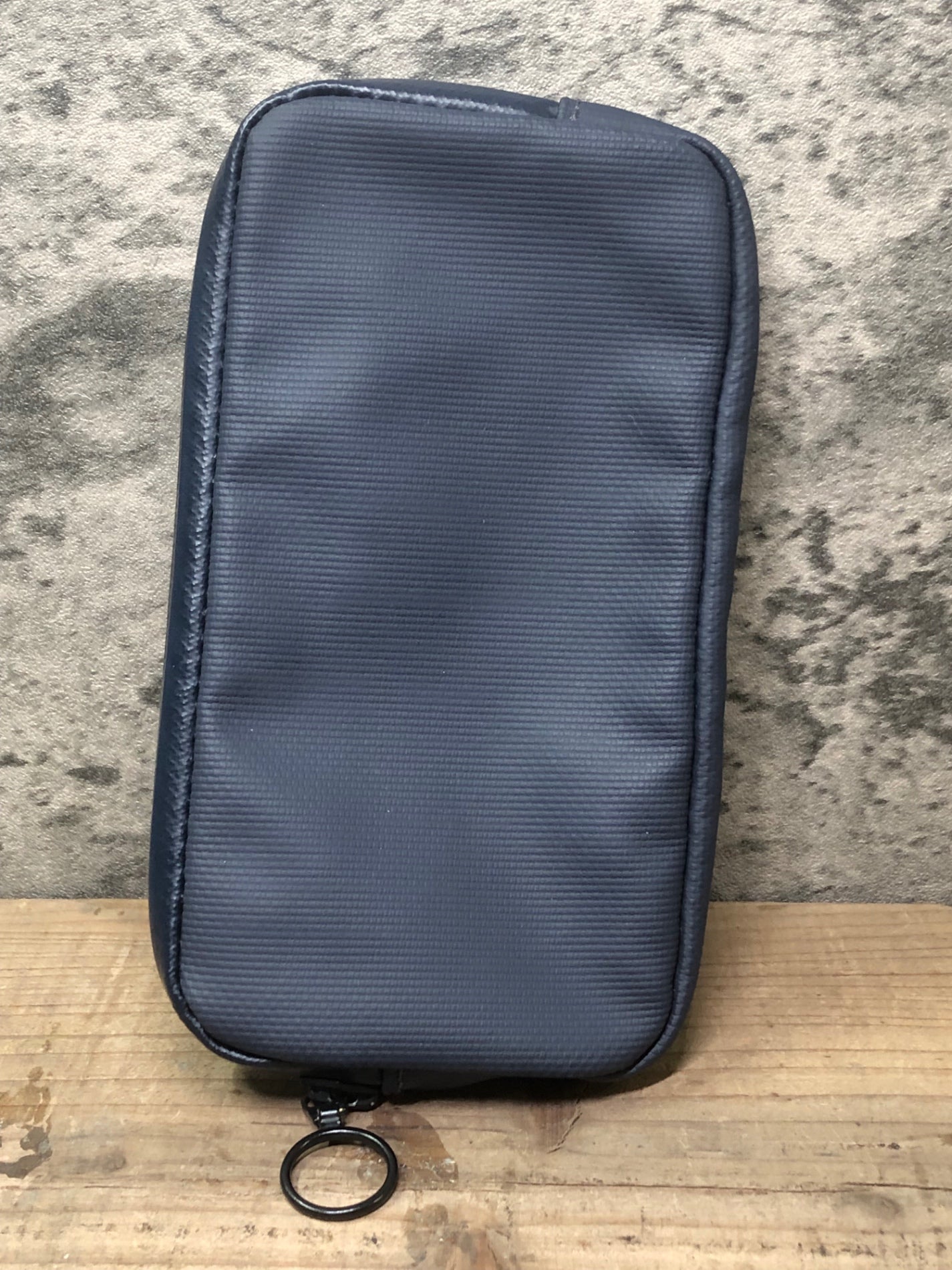 IK279 ラファ Rapha RAINPROOF ESSENTIALS CASE LARGE ケース サイクルポーチ ダークグレー