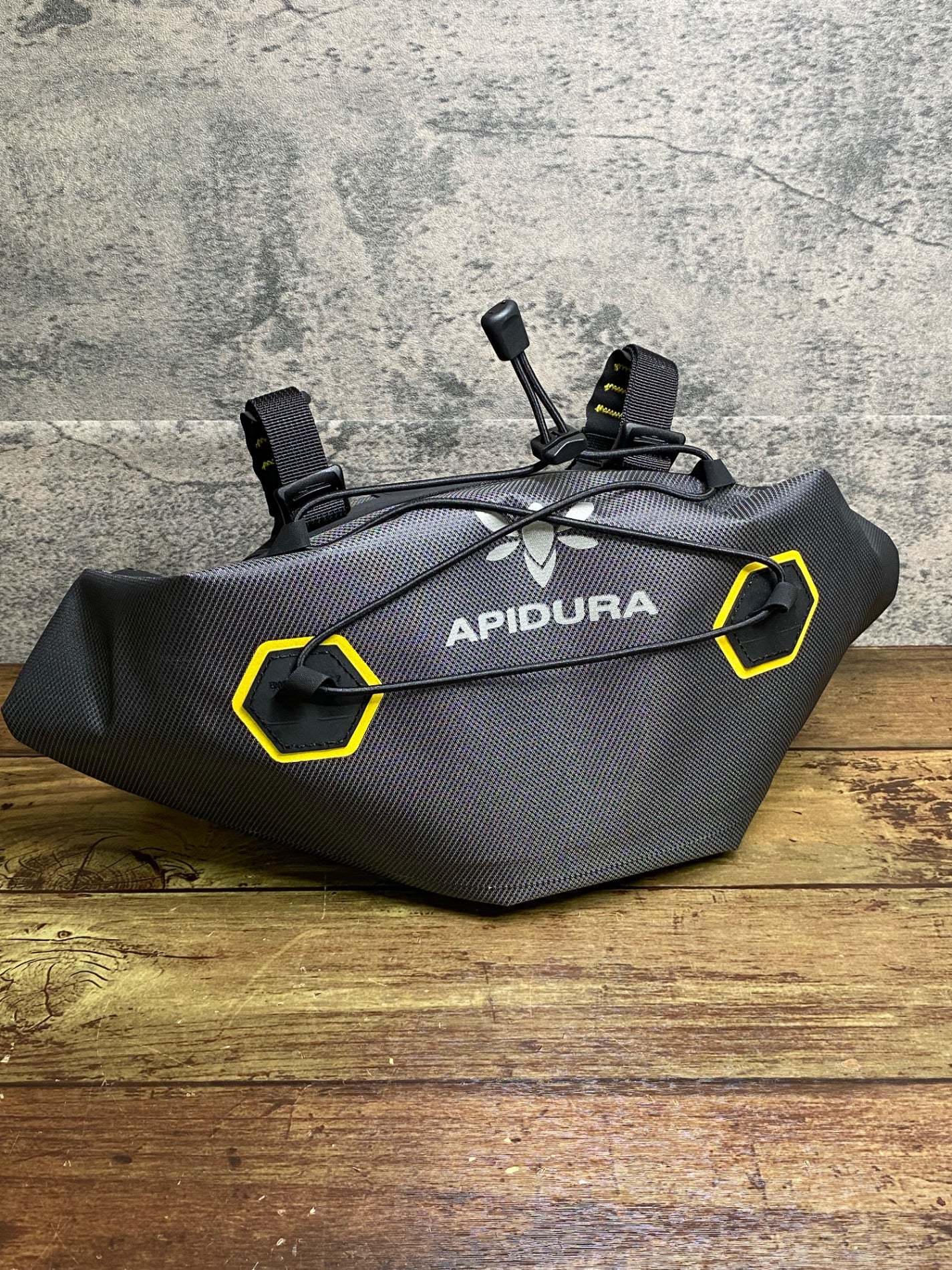 IX828 アピデュラ APIDURA エクスペディション・ハンドルバーパック 9L