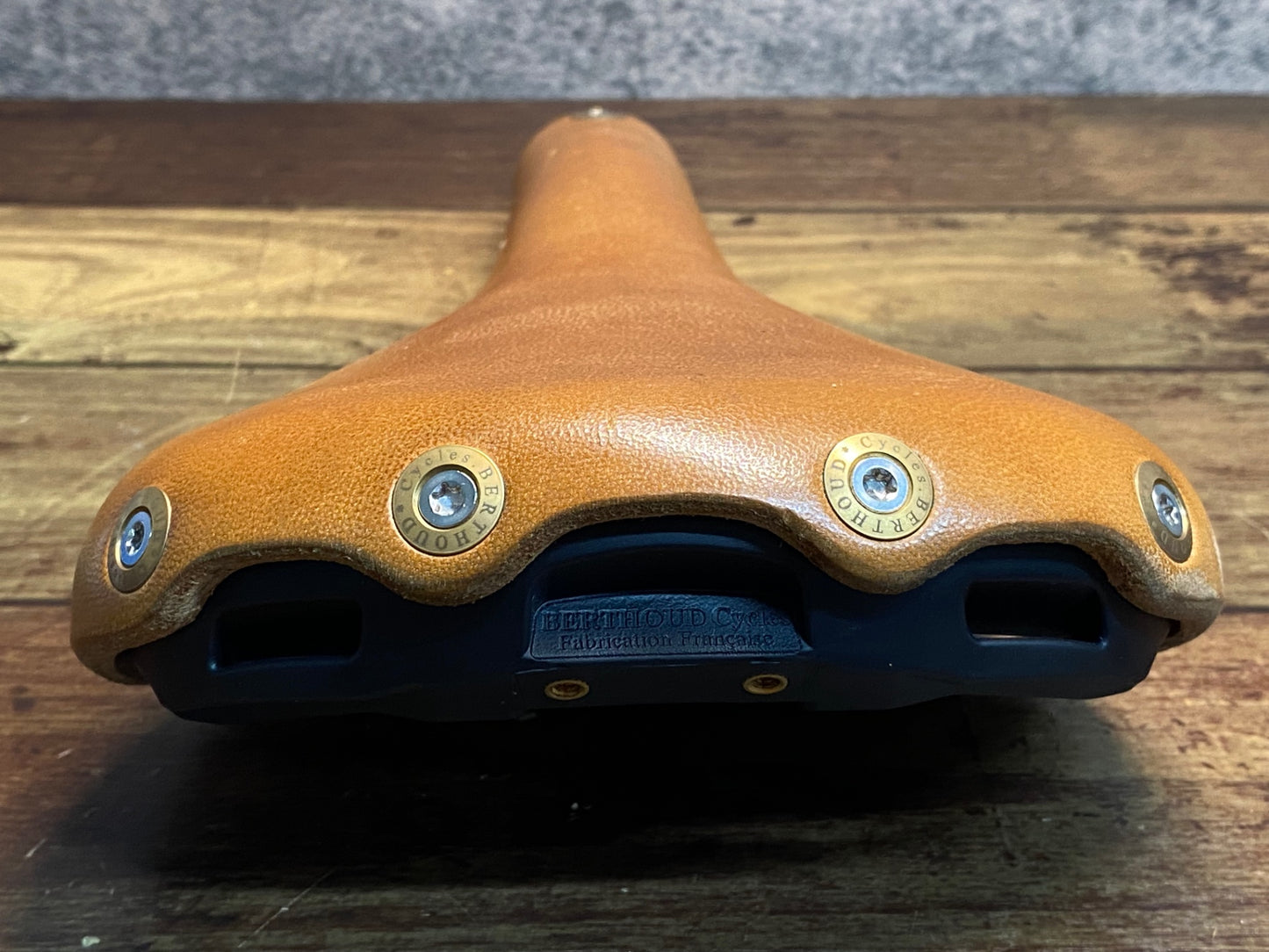 IZ989 ベルソーサイクルズ BERTHOUD aspin leather saddle サドル ステンレスレール 横幅実測160mm