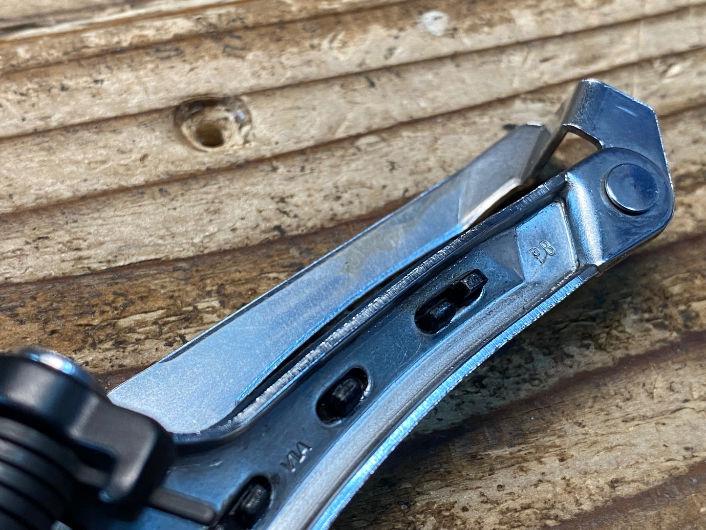 IV712 シマノ SHIMANO 105 FD-5800 フロントディレイラー 2S 直付け 黒