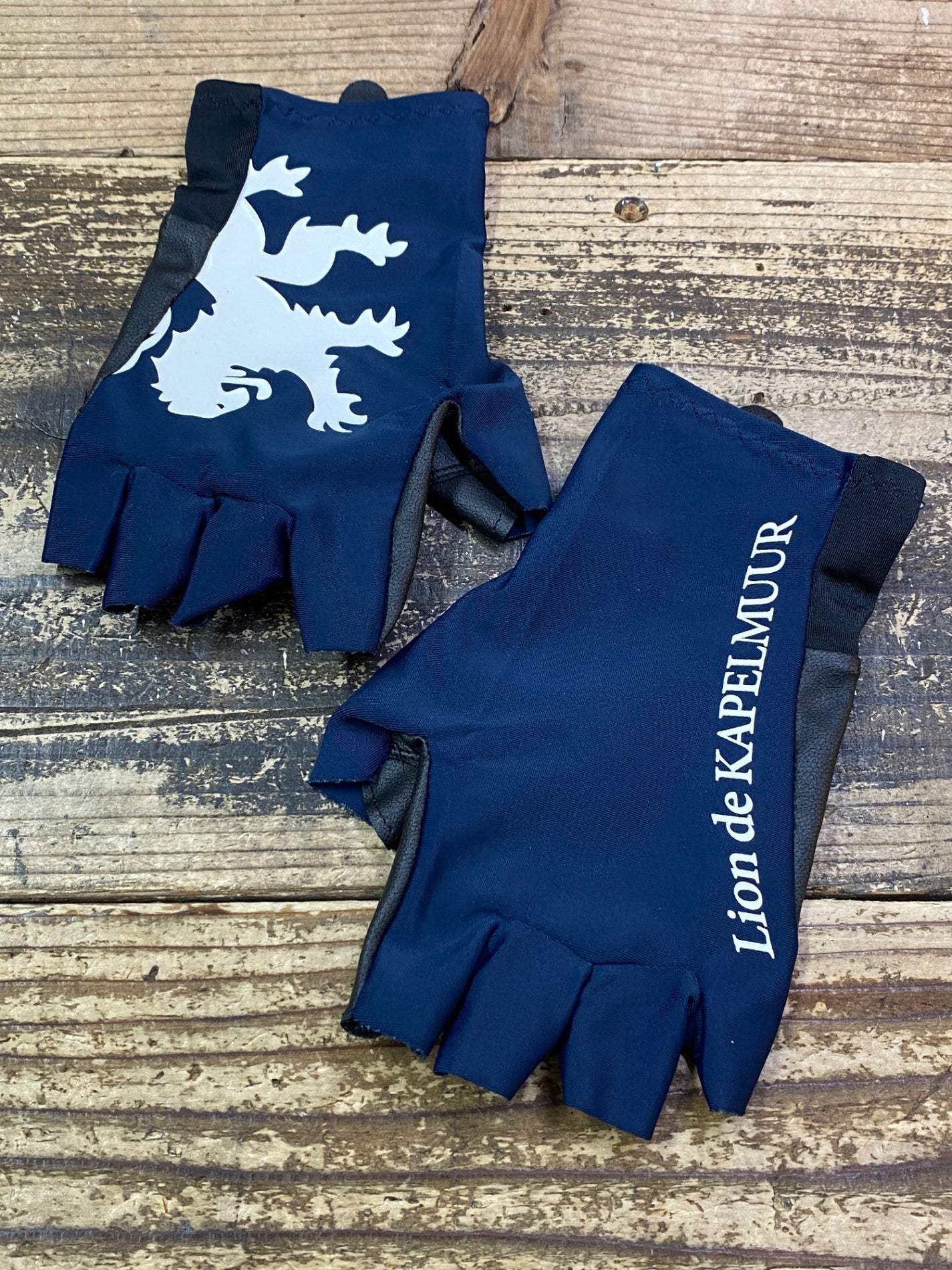 JD079 リオンドカペルミュール Lion de KAPELMUUR 指切り グローブ 紺 S