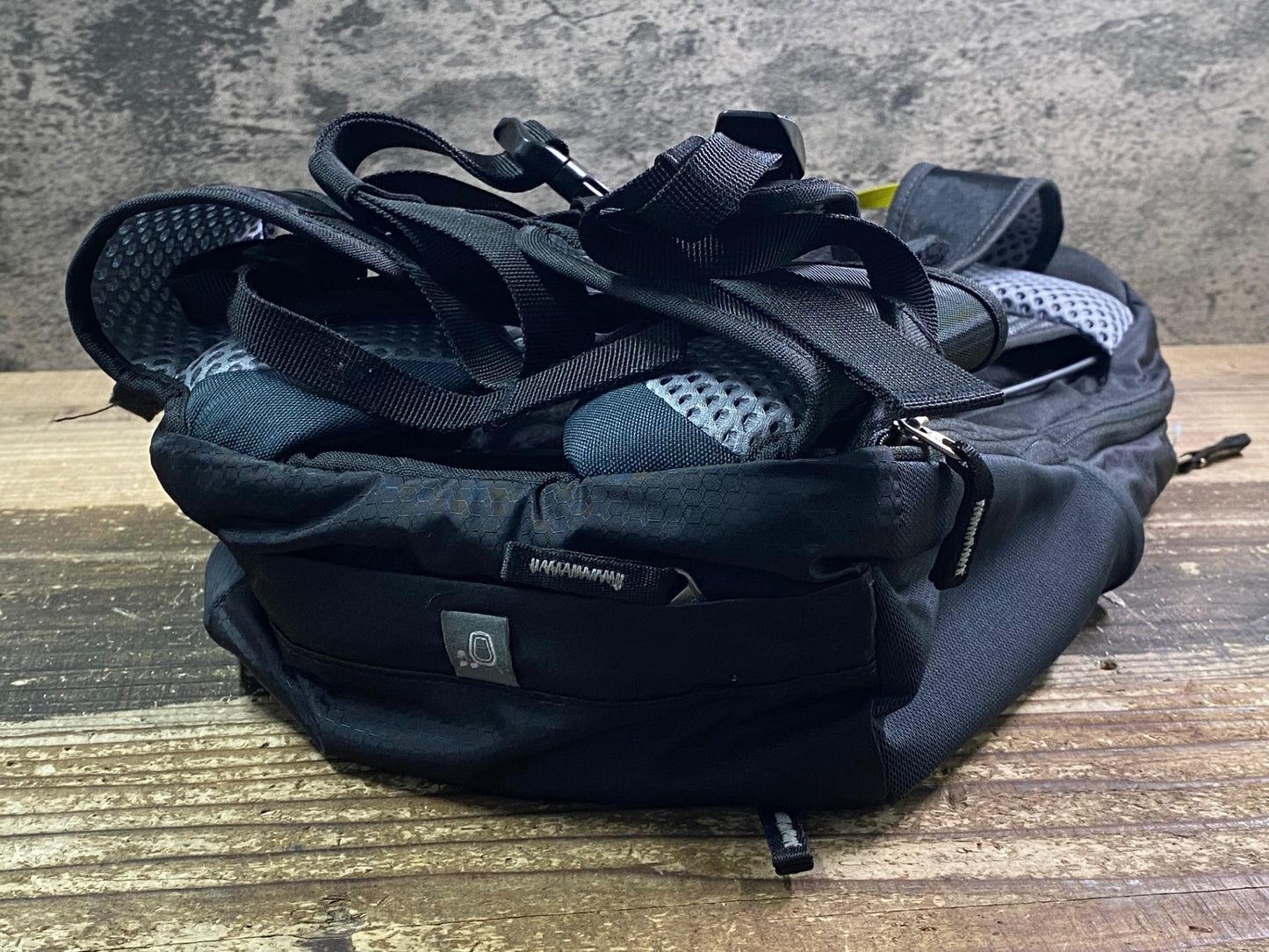 IT336 ドイター deuter Race EXP AIR 14+3 リュック バックパック 黒