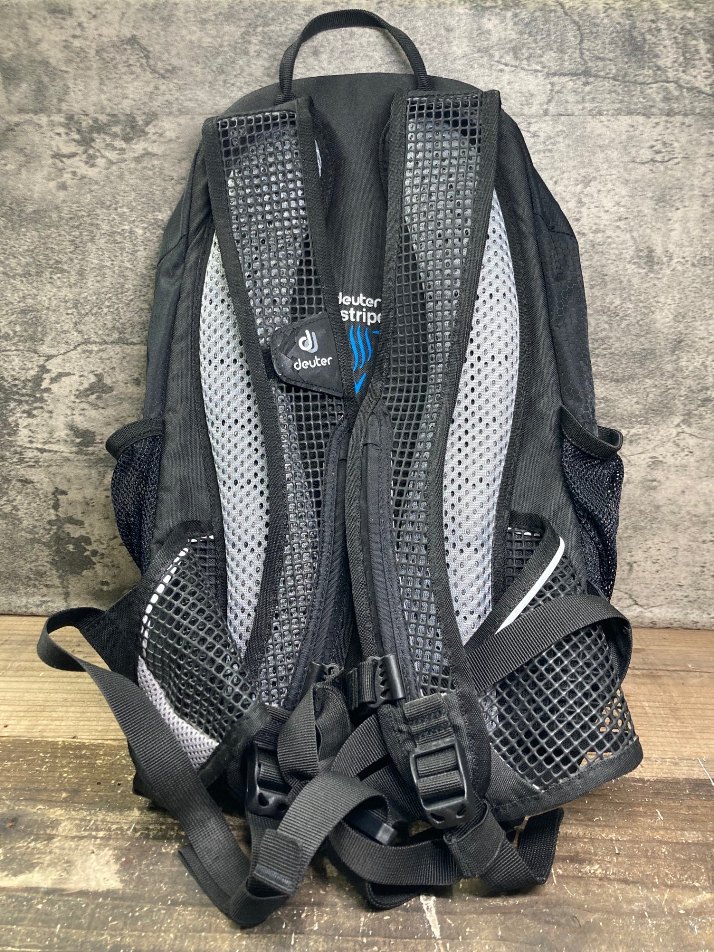 IU709 ドイター deuter レースX RACE X バックパック リュック 12L 黒 ほこり汚れ