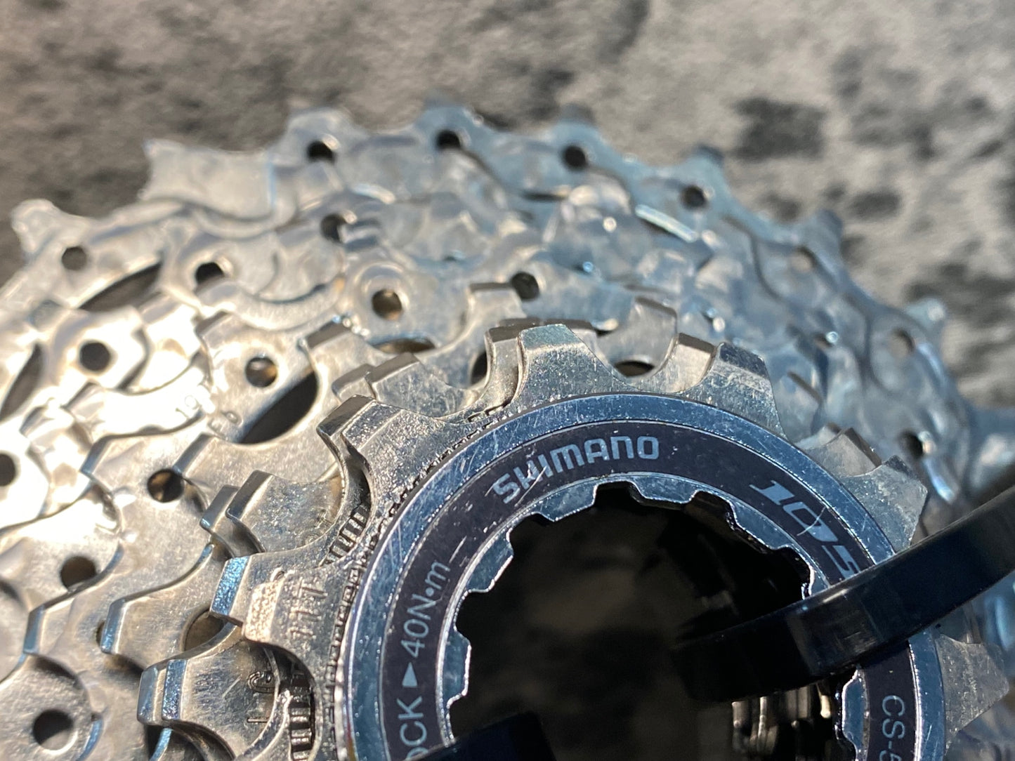 IW849 シマノ SHIMANO 105 CS-5700 スプロケット 10S 11-28T