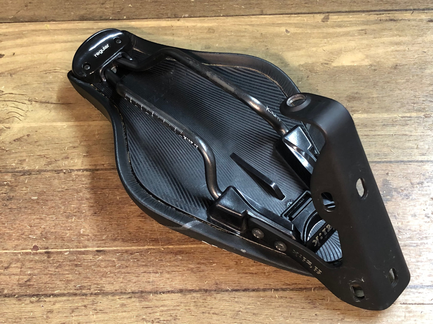 IX469 フィジーク fizik ミスティカ MISTICA サドル 黒 Regular TT kiumレール