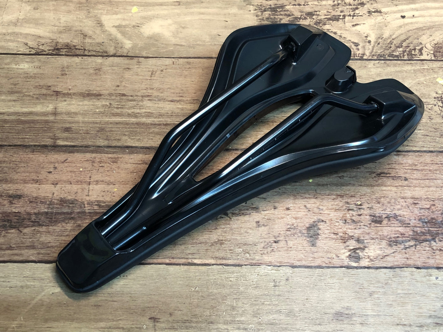 IQ961 ジャイアント GIANT APPROACH サドル 黒 スチールレール