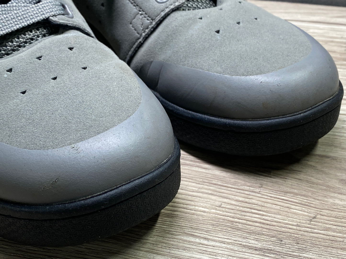 IZ349 リアット LEATT 2.0 FLAT MTBシューズ EU41.5 グレー