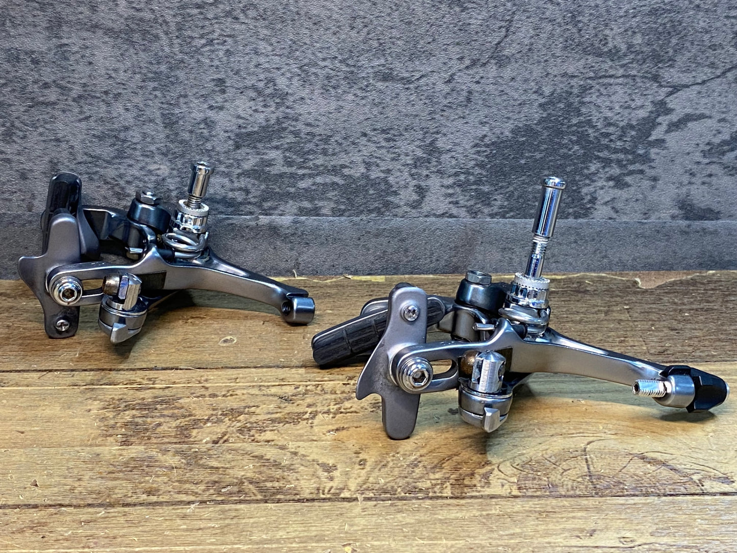 GF695 シマノ SHIMANO 105 BR-5700 キャリパーブレーキ 前後セット シルバー ※アジャストボルト欠品