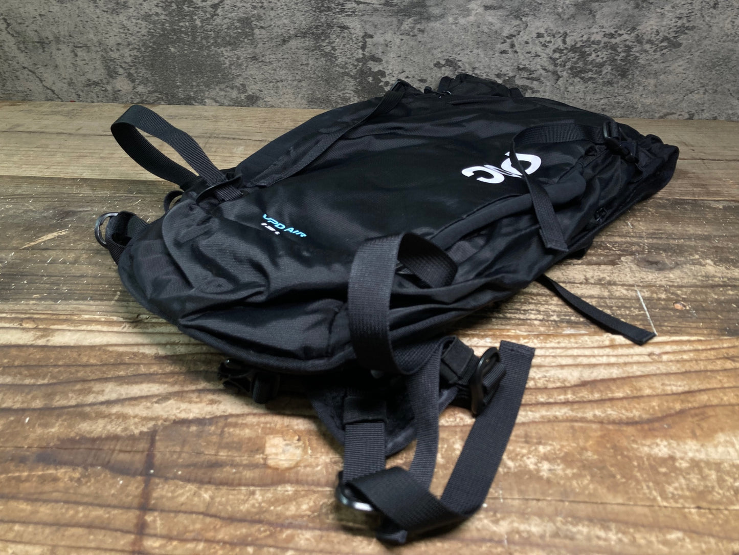 IU083 ポック POC VPD AIR 13L リュック バックパック 黒