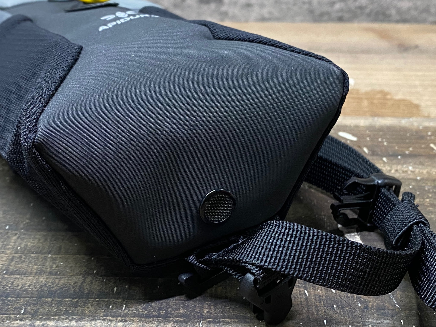 IM697 アピデュラ APIDURA バックカントリー フードポーチ 1.2L+