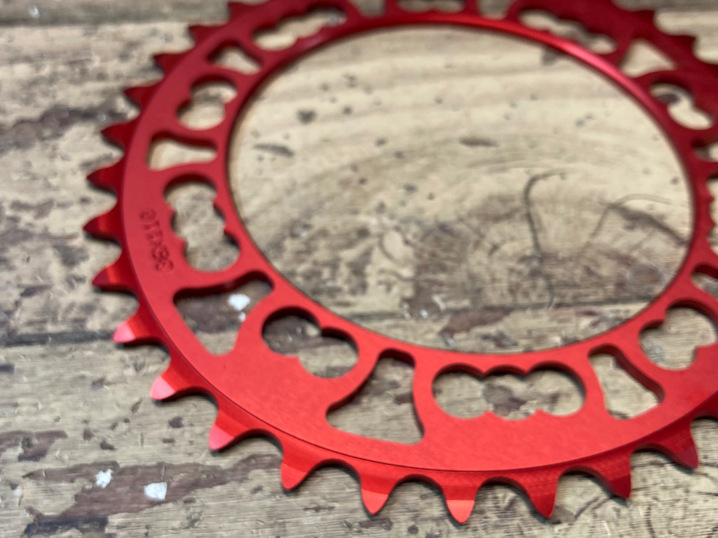 IE820 ローター ROTOR QRINGS 36T RED 楕円チェーンリング