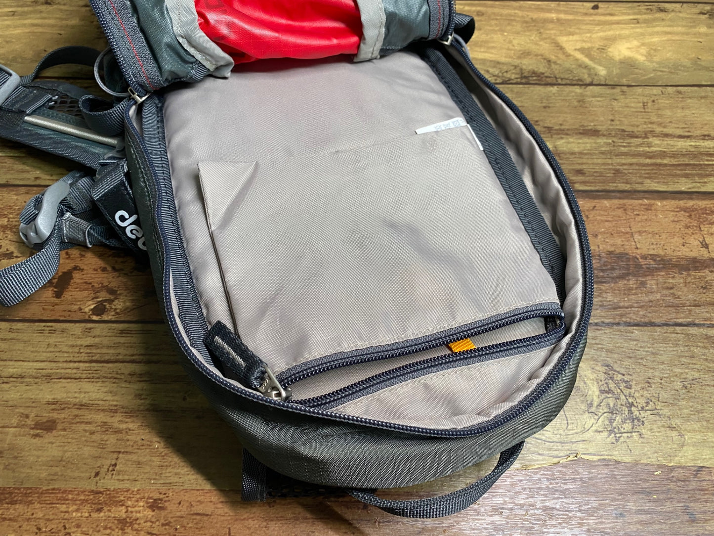 JB440 ドイター deuter ウルトラライド6 バックパック 赤 ※タバコ臭あり