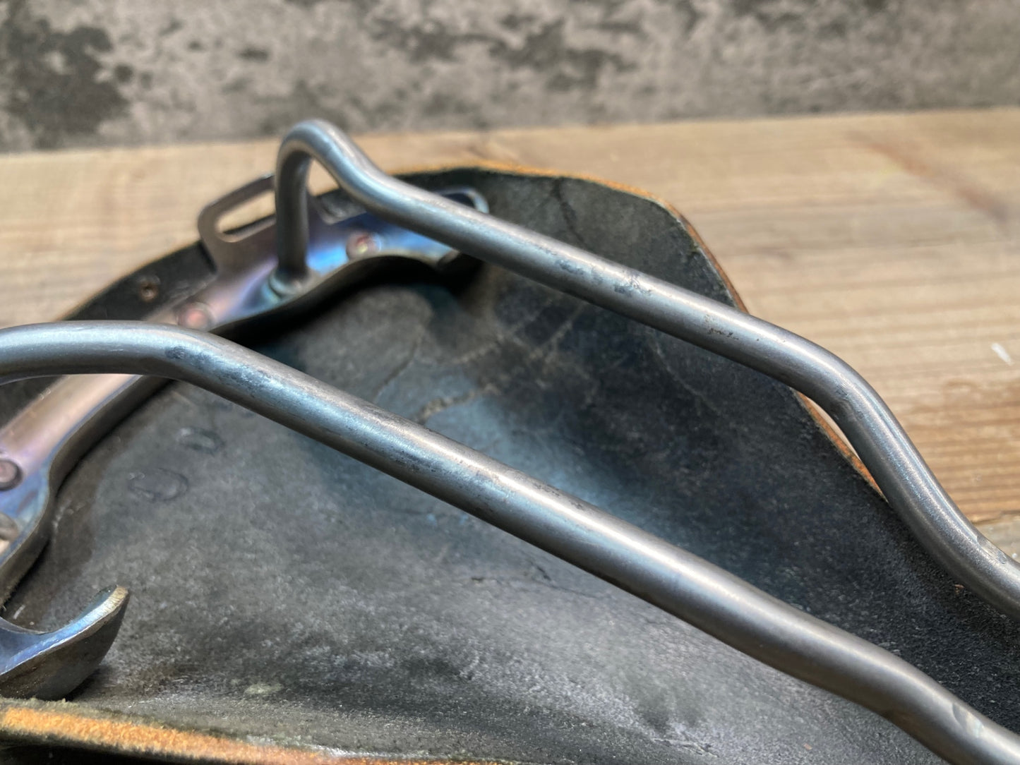 IN905 ブルックス BROOKS SWIFT サドル 黒 革