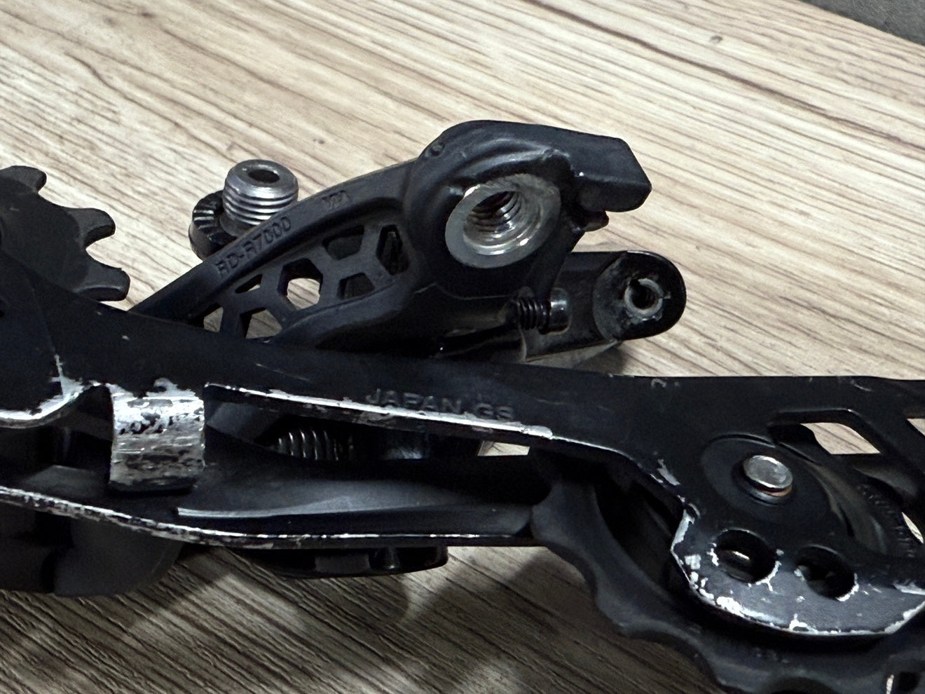 JD608 シマノ SHIMANO 105 RD-R7000 GS リアディレイラー 11S ※ケーブル固定ボルト,プレート欠品