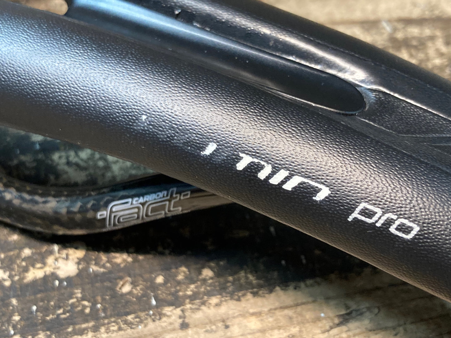 JD180 スペシャライズド SPECIALIZED ローミン ROMIN PRO サドル 黒 カーボンレール