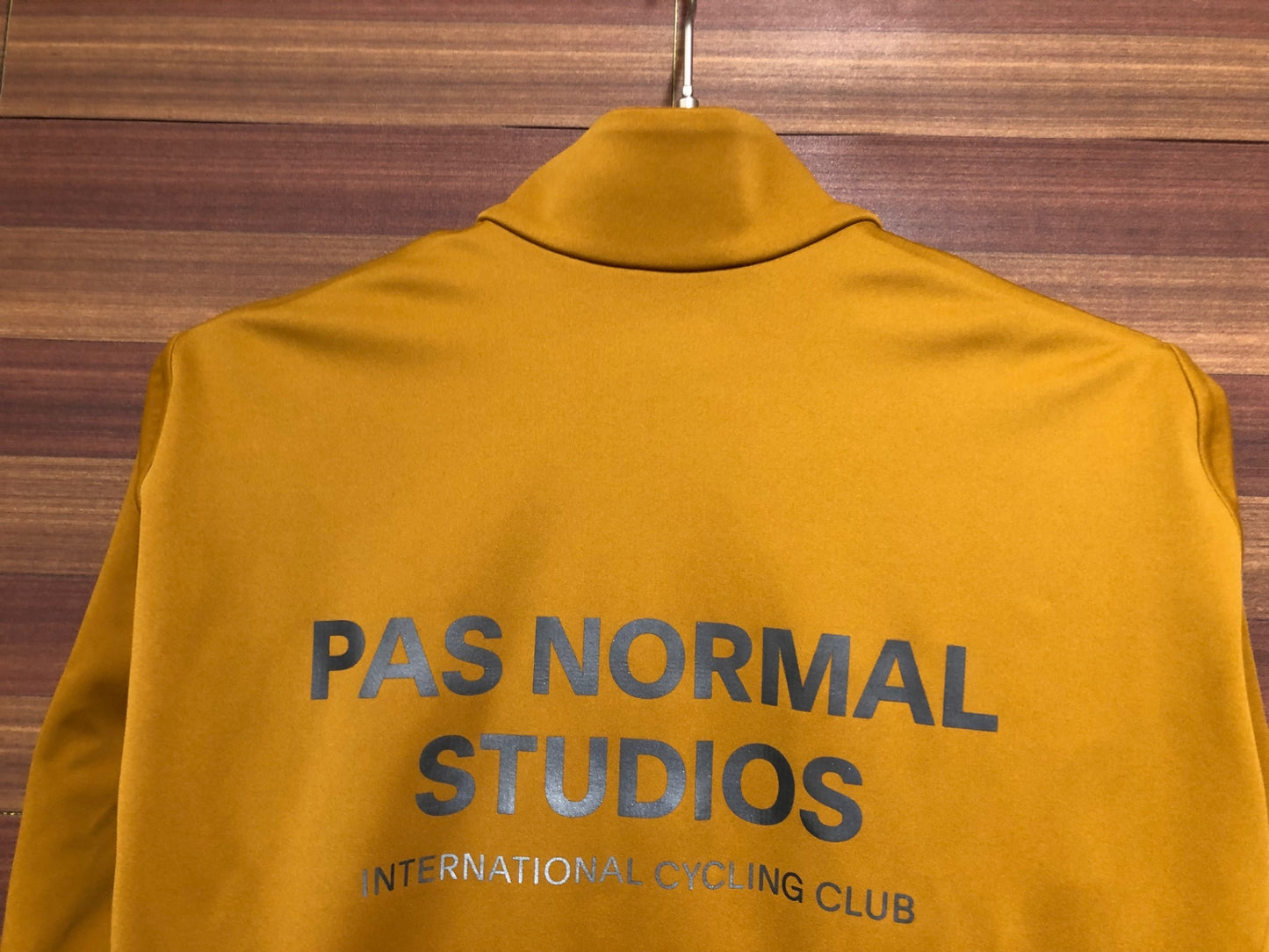 IO709 パスノーマルスタジオ PAS NORMAL STUDIOS Essential Thermal Jacket 長袖 サイクルジャケット バーンドオレンジ XS