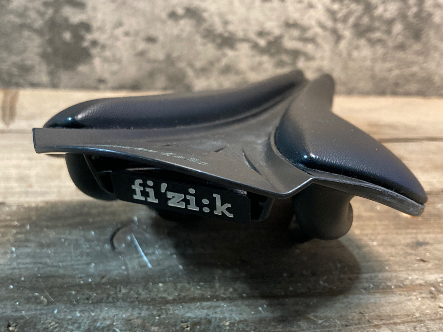 IO858 フィジーク fizik アリオネ ARIONE R3 ヴァーサス VERSUS evo サドル 黒 REGULAR 128mm kiumレール