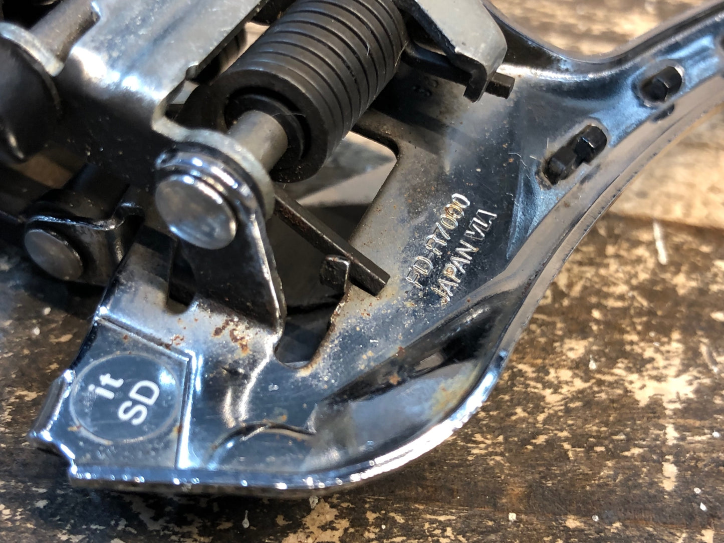 IZ782 シマノ SHIMANO 105 FD-R7000 フロントディレイラー 2S 直付