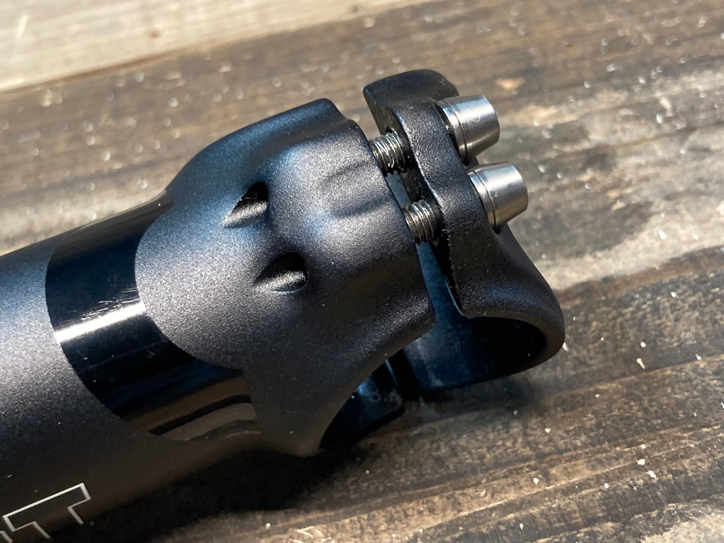 IO404 3T ARX 2 TEAM アルミステム 黒 100mm Φ31.8 OS 6°