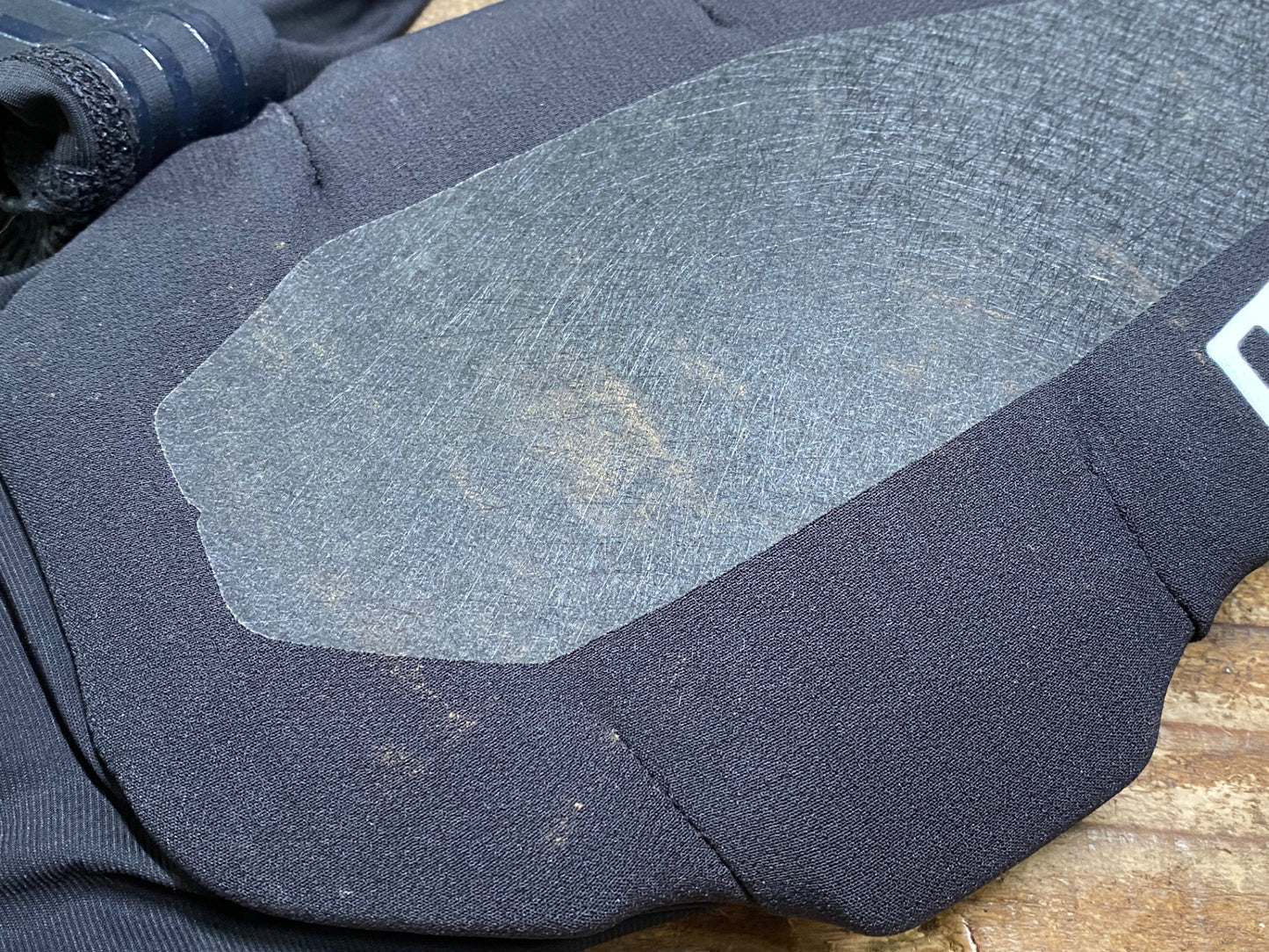 IW498 アイオン ION K-SLEEVE AMP ニーガード 黒 M