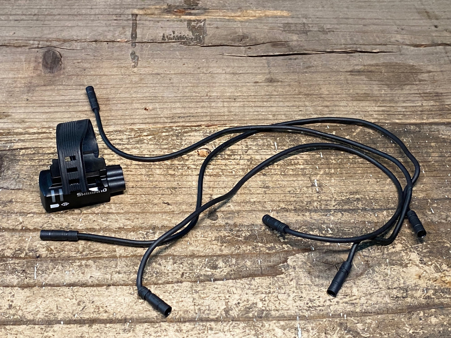 IN144 シマノ SHIMANO SM-EW90-A ジャンクションA 5ポート Di2 電動 エレクトリックケーブル320mmx3 セット ※バンドちぎれ