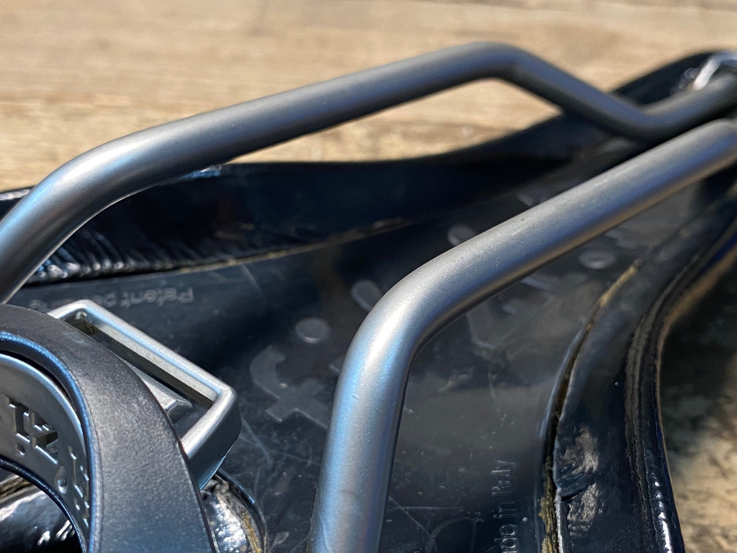 IY541 フィジーク fizik アルデア ARDEA VS サドル MANGANESE 黒