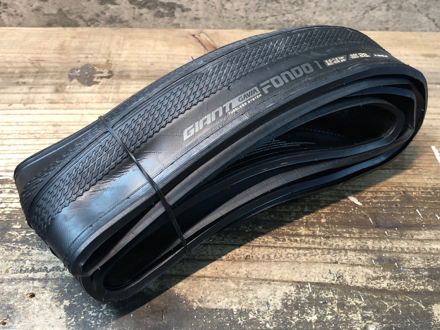 IW073 ジャイアント GIANT GAVIA FONDO 1 700x28C タイヤ