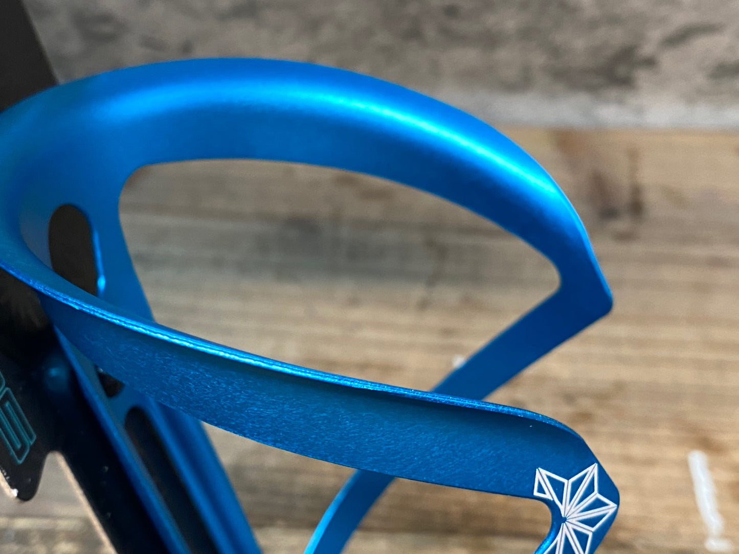 IV656 スパカズ SUPACAZ FLY CAGE ANO ボトルケージ アクア