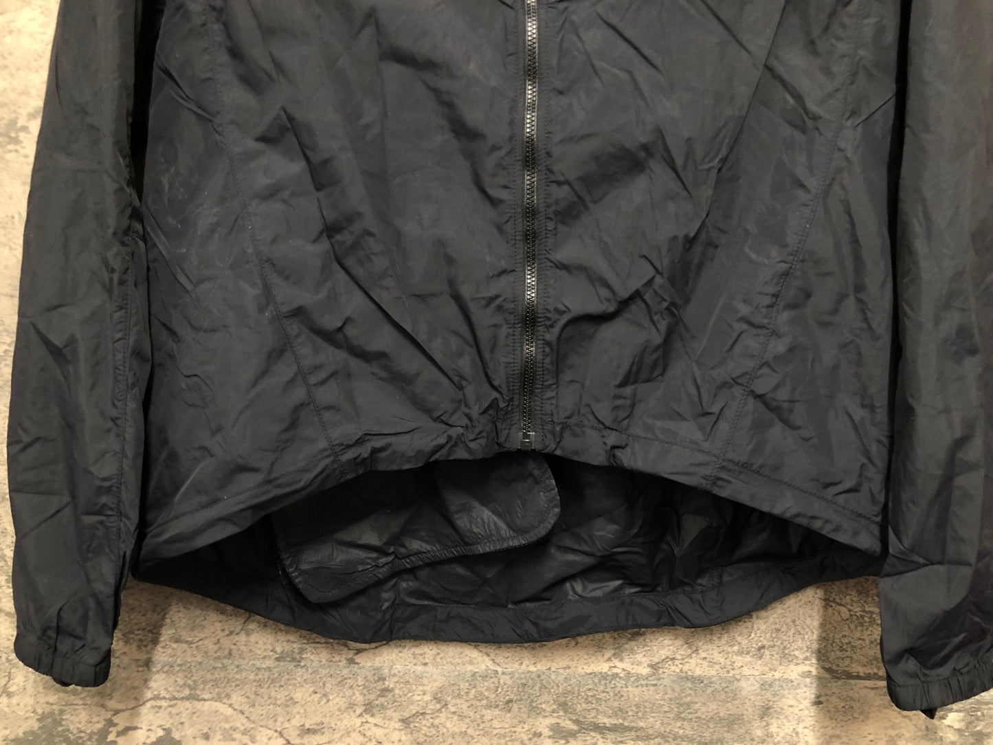 IZ923 モンベル mont-bell 長袖 ウィンドブレーカー 黒 L