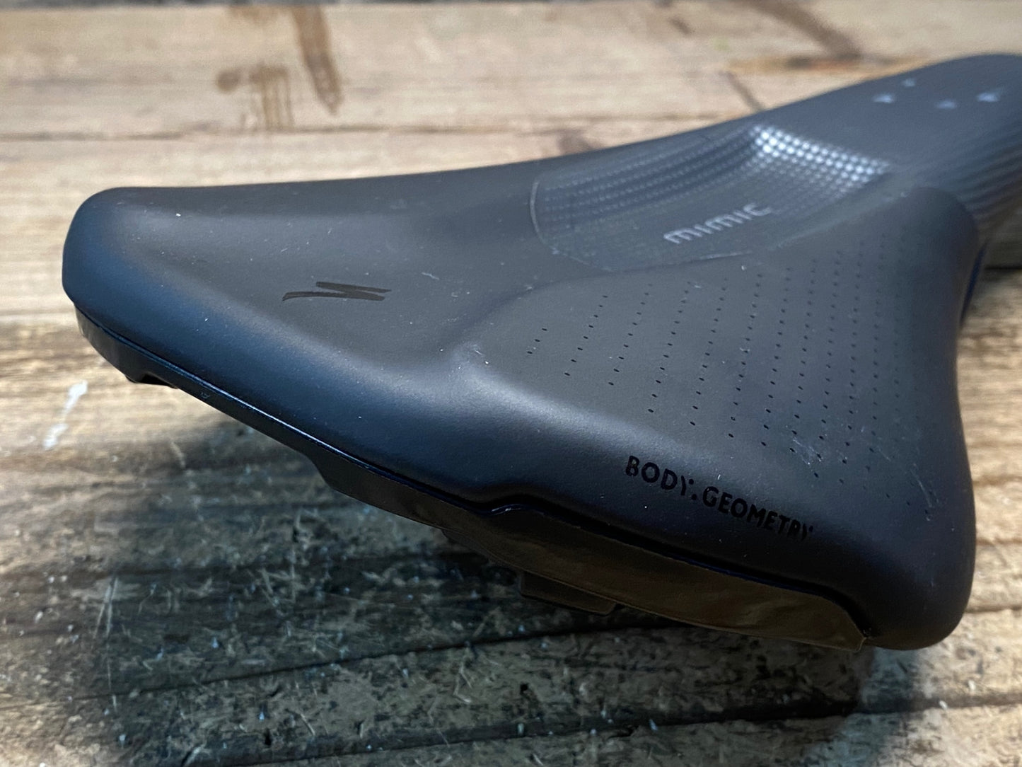 IX477 スペシャライズド SPECIALIZED ブリッジ BRIDGE mimic サドル 黒 143mm