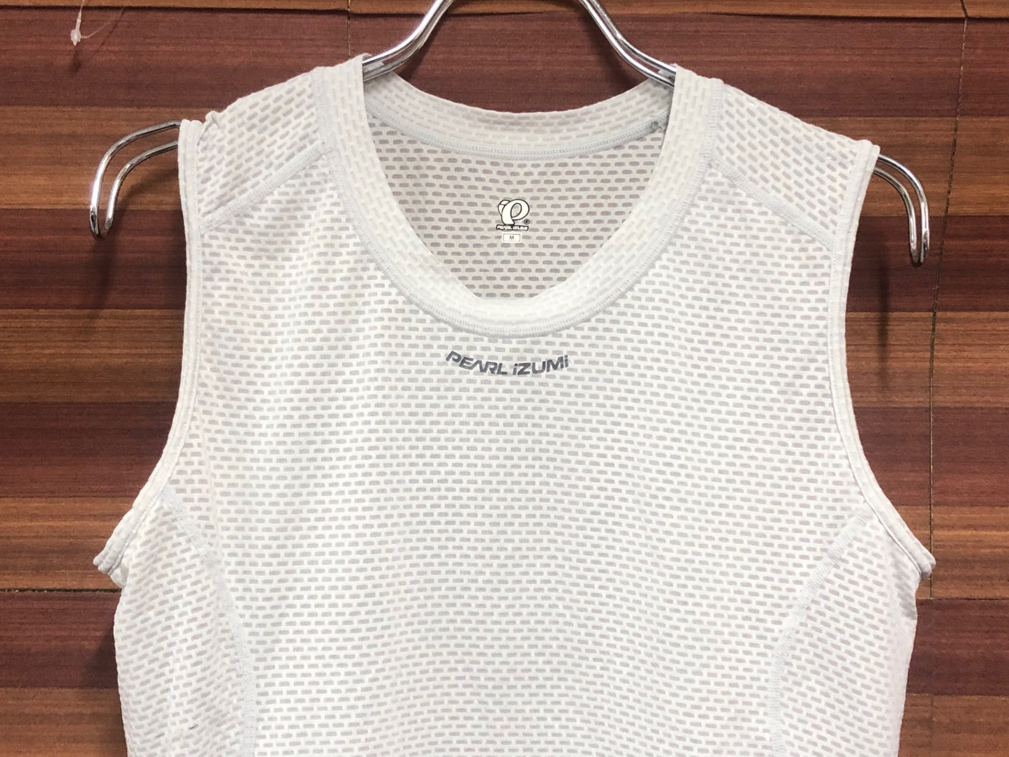 IP124 パールイズミ PEARL iZUMi ノースリーブ べースレイヤー 白 M ※ほつれ