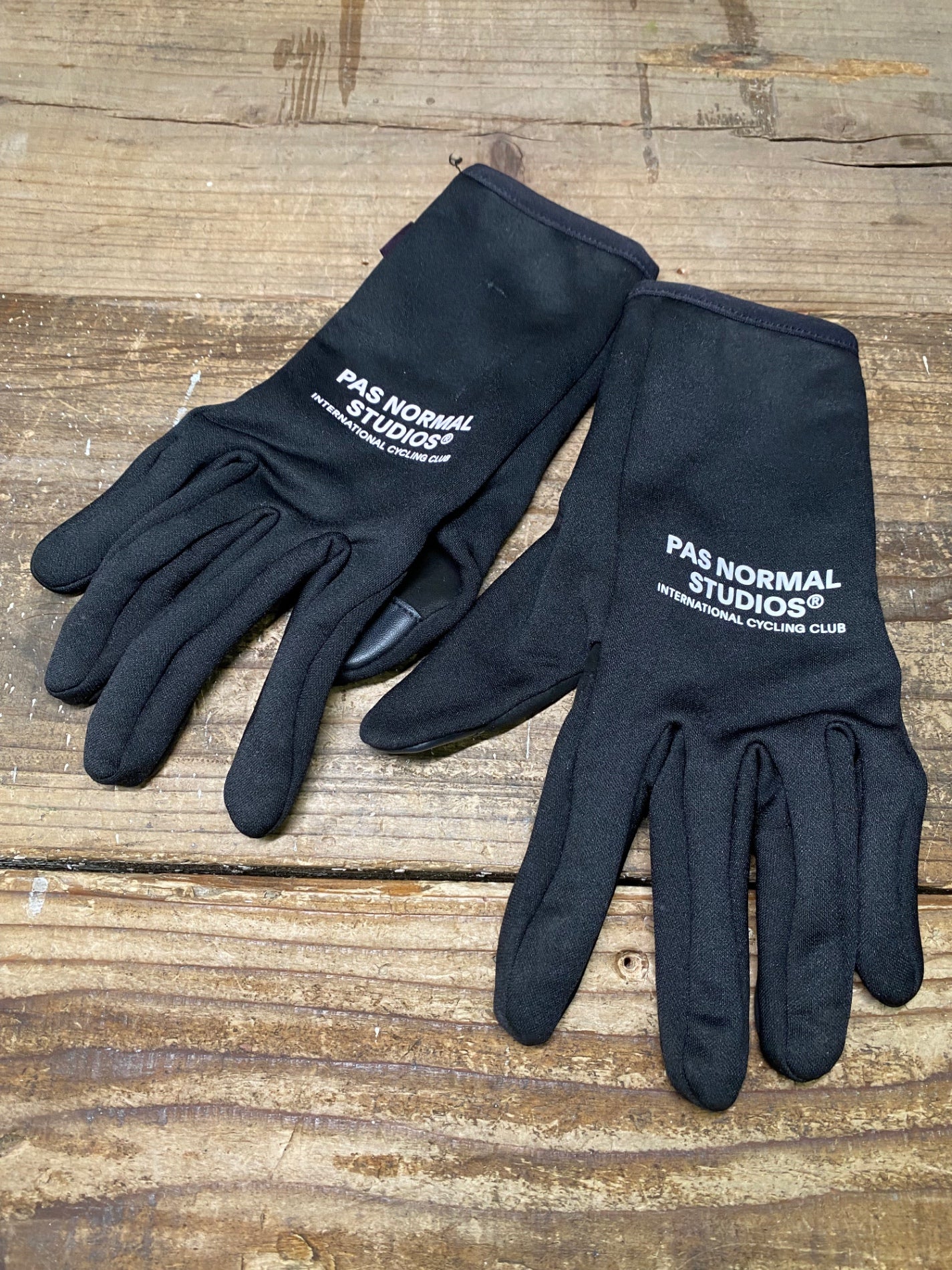 IU954 パスノーマルスタジオ PAS NORMAL STUDIOS Logo Transition Gloves 長指 グローブ M 裏起毛
