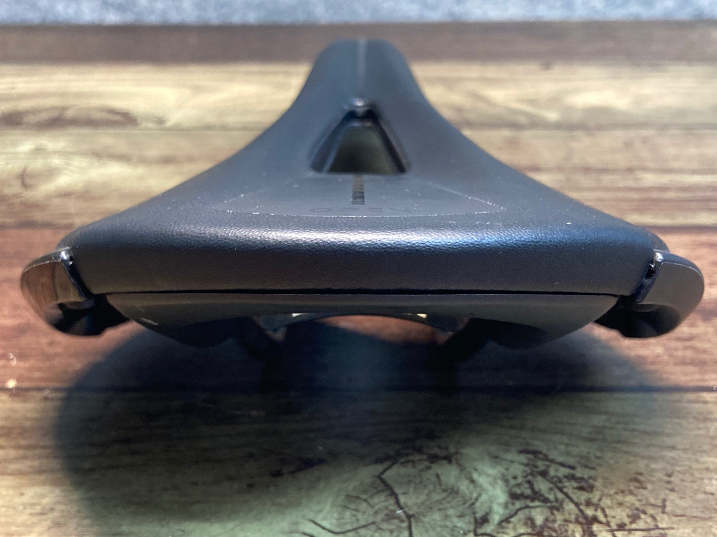 IX481 フィジーク fizik アリアンテ ALIANTE R3 REGULAR OPEN kiumレール サドル 黒