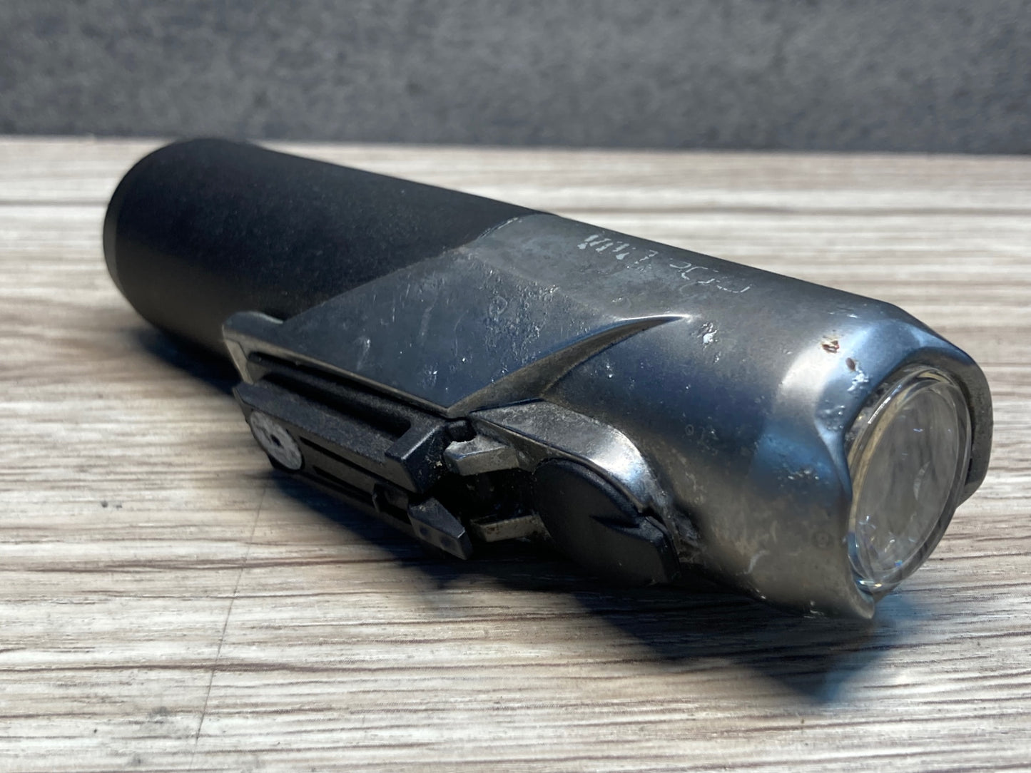 IW828 キャットアイ CATEYE ボルト VOLT300 フロントライト シルバー 点灯確認済