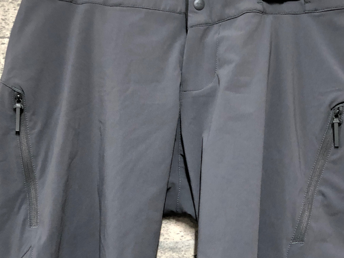 JC966 ラファ Rapha TRAIL FAST & LIGHT SHORTS サイクルパンツ グレー S 膝丈