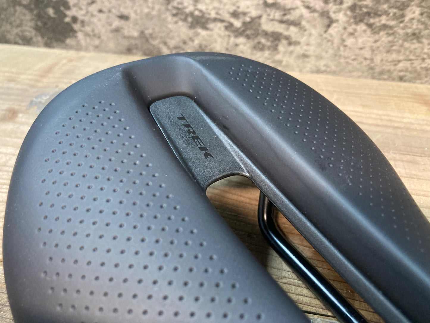 IO372 トレック TREK バースコンプ VERSE COMP サドル 黒 145mm