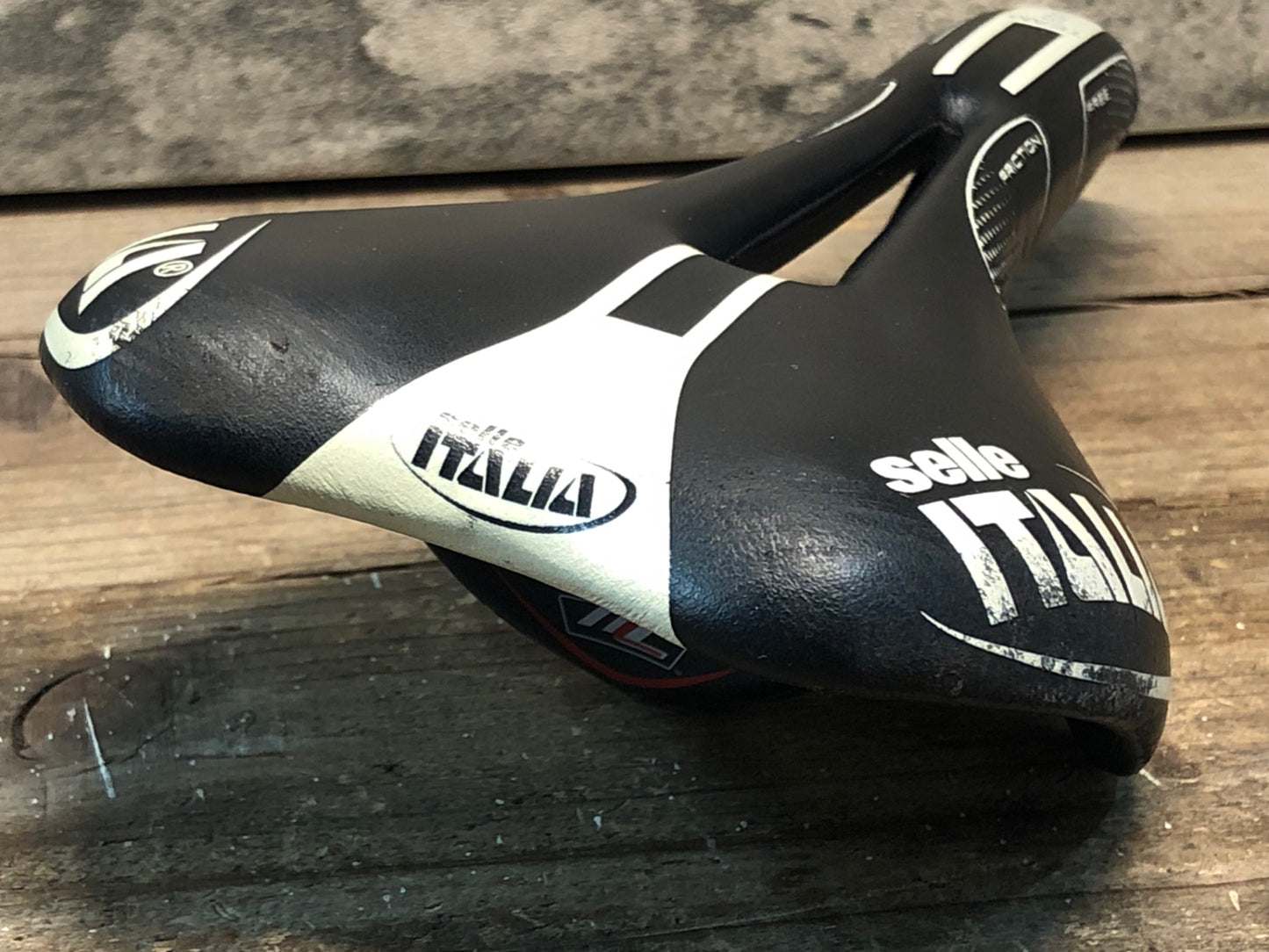 IQ394 セライタリア selle ITALIA SLR Monolink モノリンクサドル CARB X-40 カーボンレール