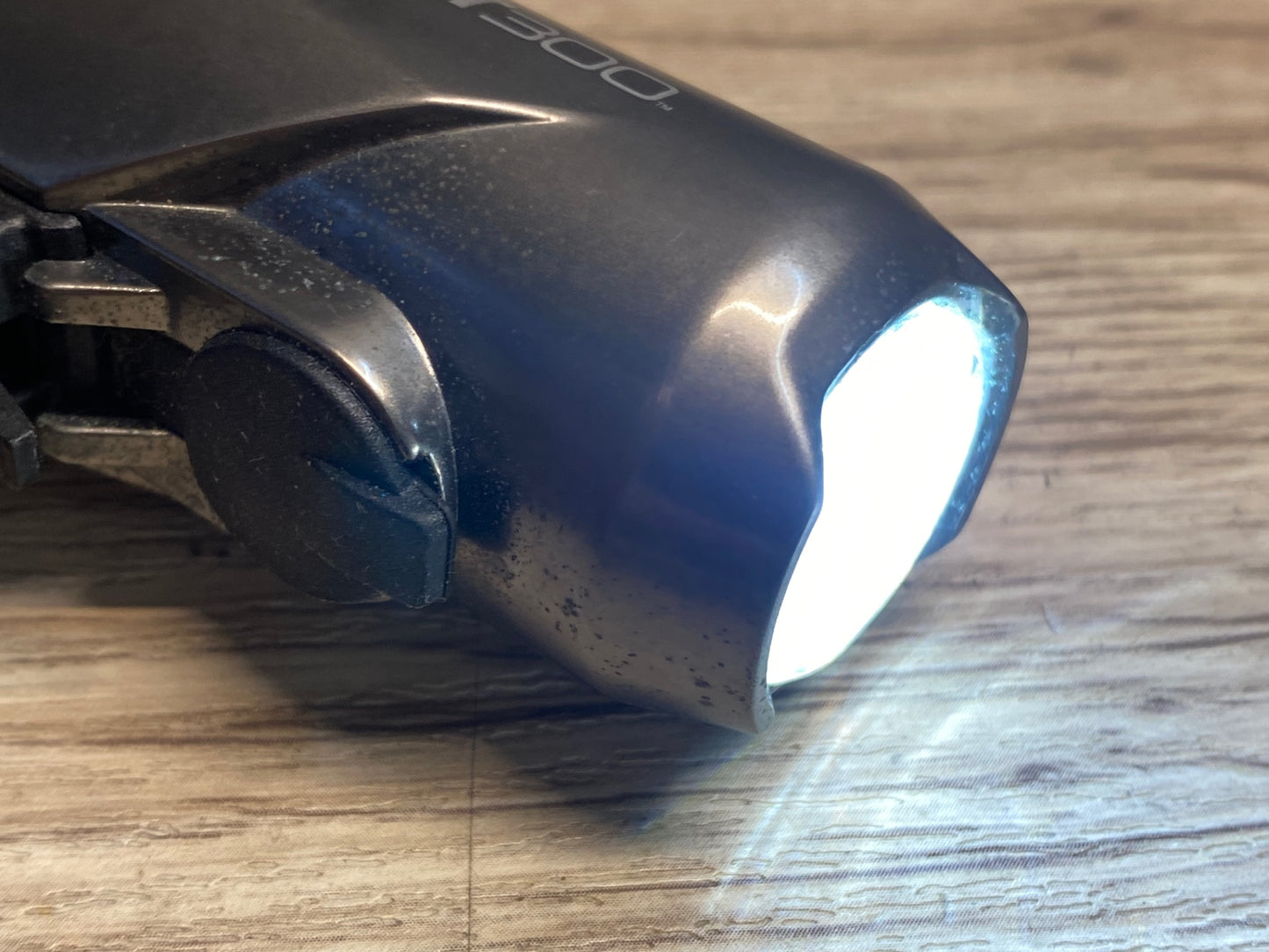 JA811 キャットアイ CAT EYE VOLT300 フロントライト 黒 グレー 点灯確認済み