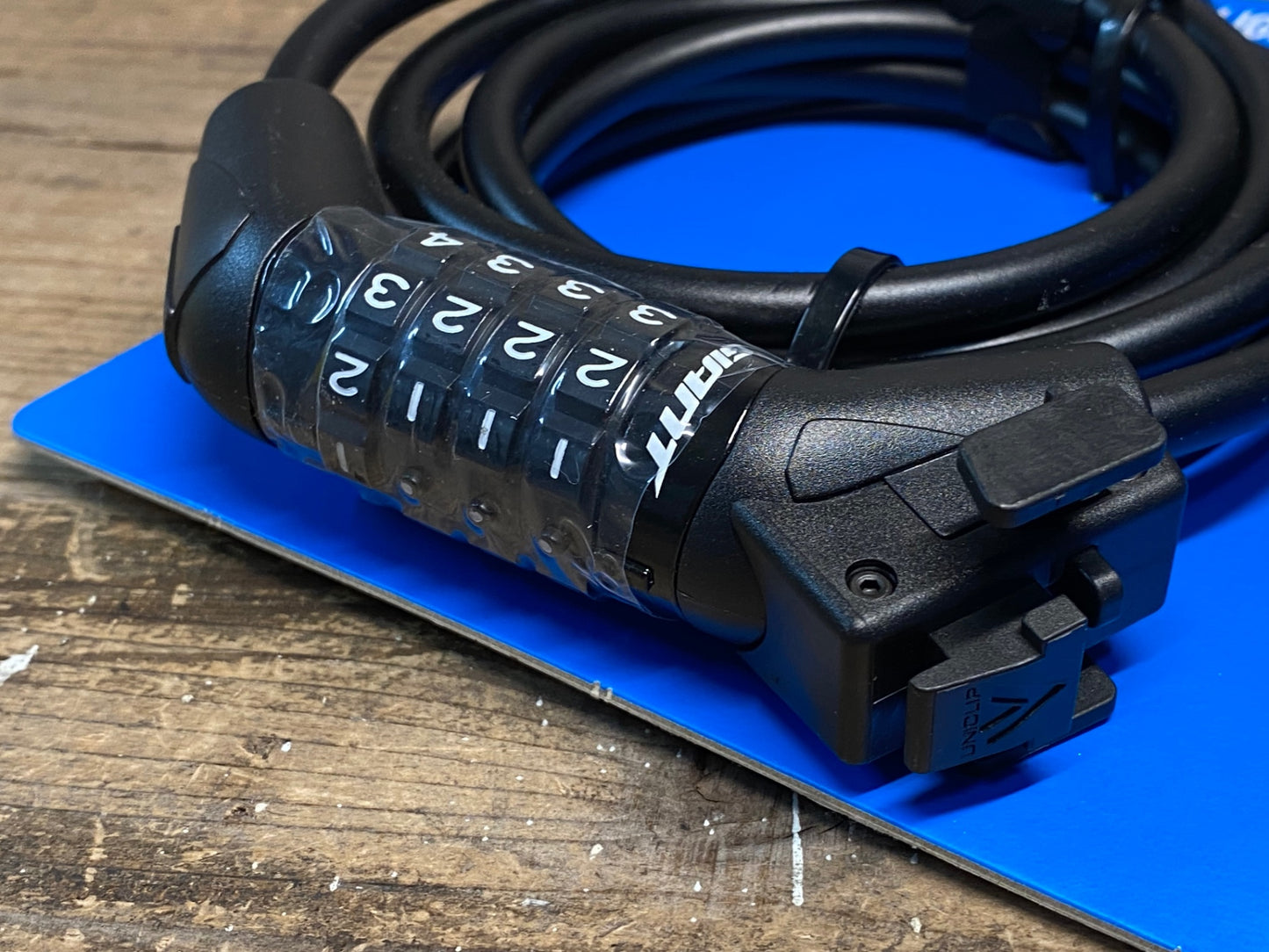 IV900 ジャイアント GIANT UNICLIP LOCK + TAIL LIGHT COMBO KIT