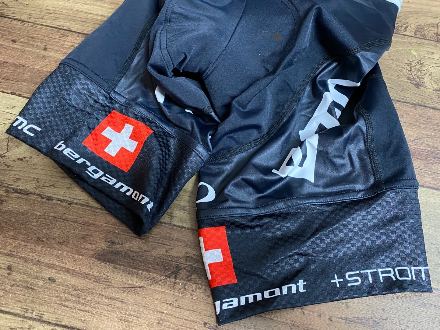 IT621 パールイズミ PEARL iZUMi ビブショーツ 黒赤 BMC S