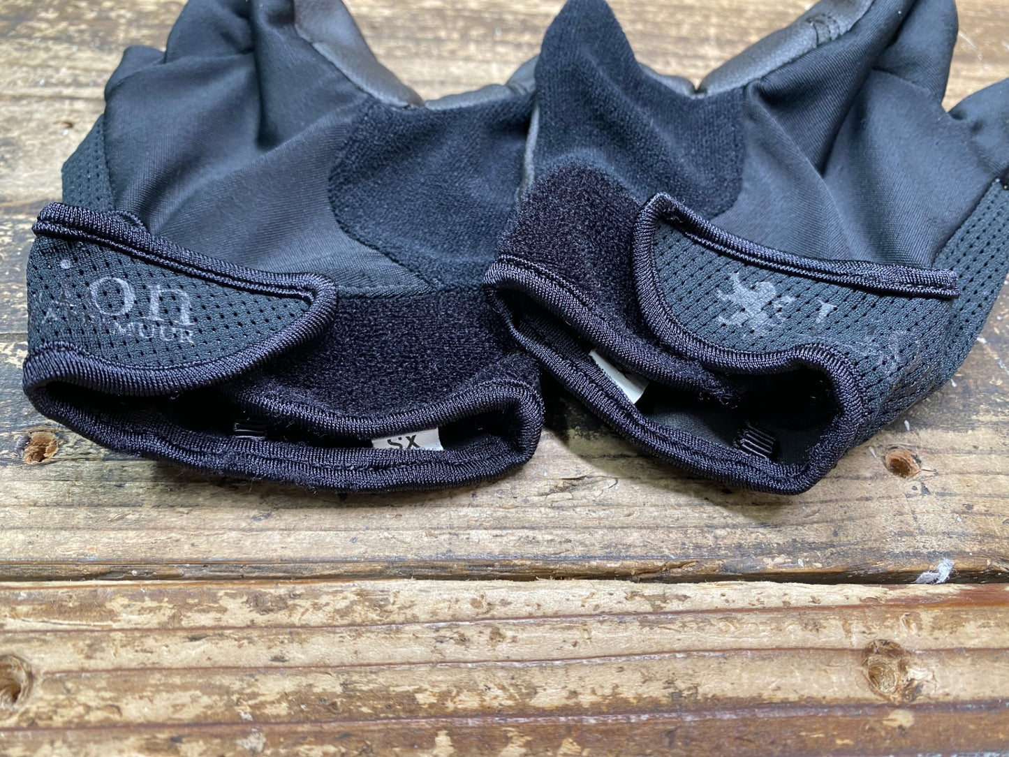 JB083 リオンドカペルミュール Lion de KAPELMUUR 指切り グローブ 黒 XS