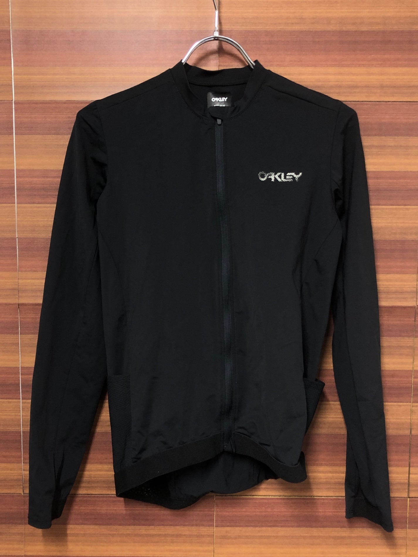 IS687 オークリー OAKLEY ウインドブレーカー レギュラーサイズ 黒 ※擦れ