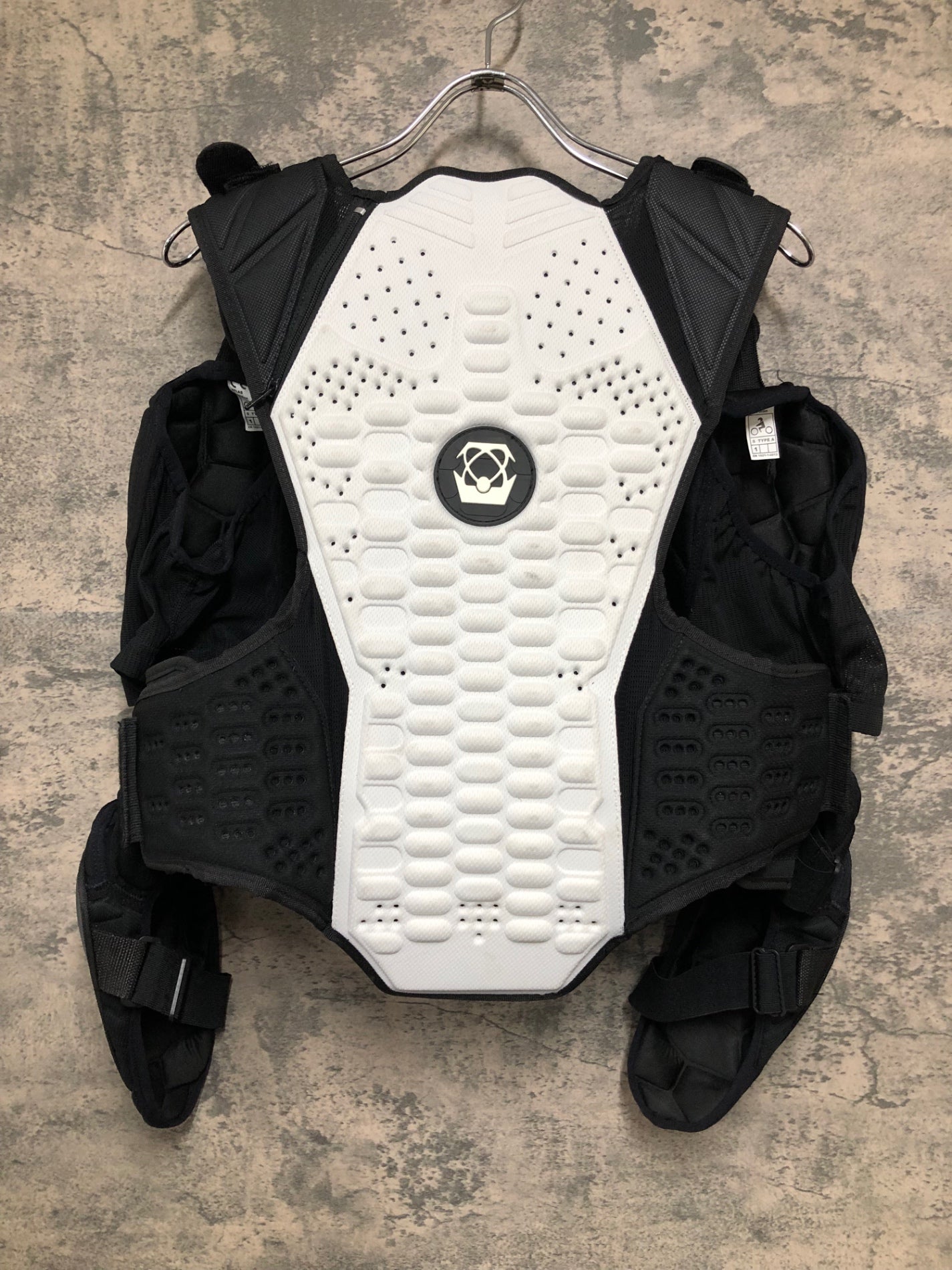 HR467 アトラス ATLAS ガーディアンボディプロテクター 白 S/Mサイズ (胸囲84-104cm)