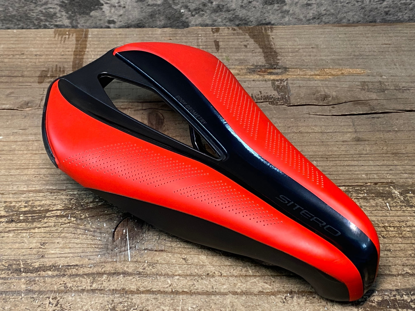 JA020 スペシャライズド SPECIALIZED シテロ SITERO EXPERT GEL サドル チタンレール 145mm幅 赤