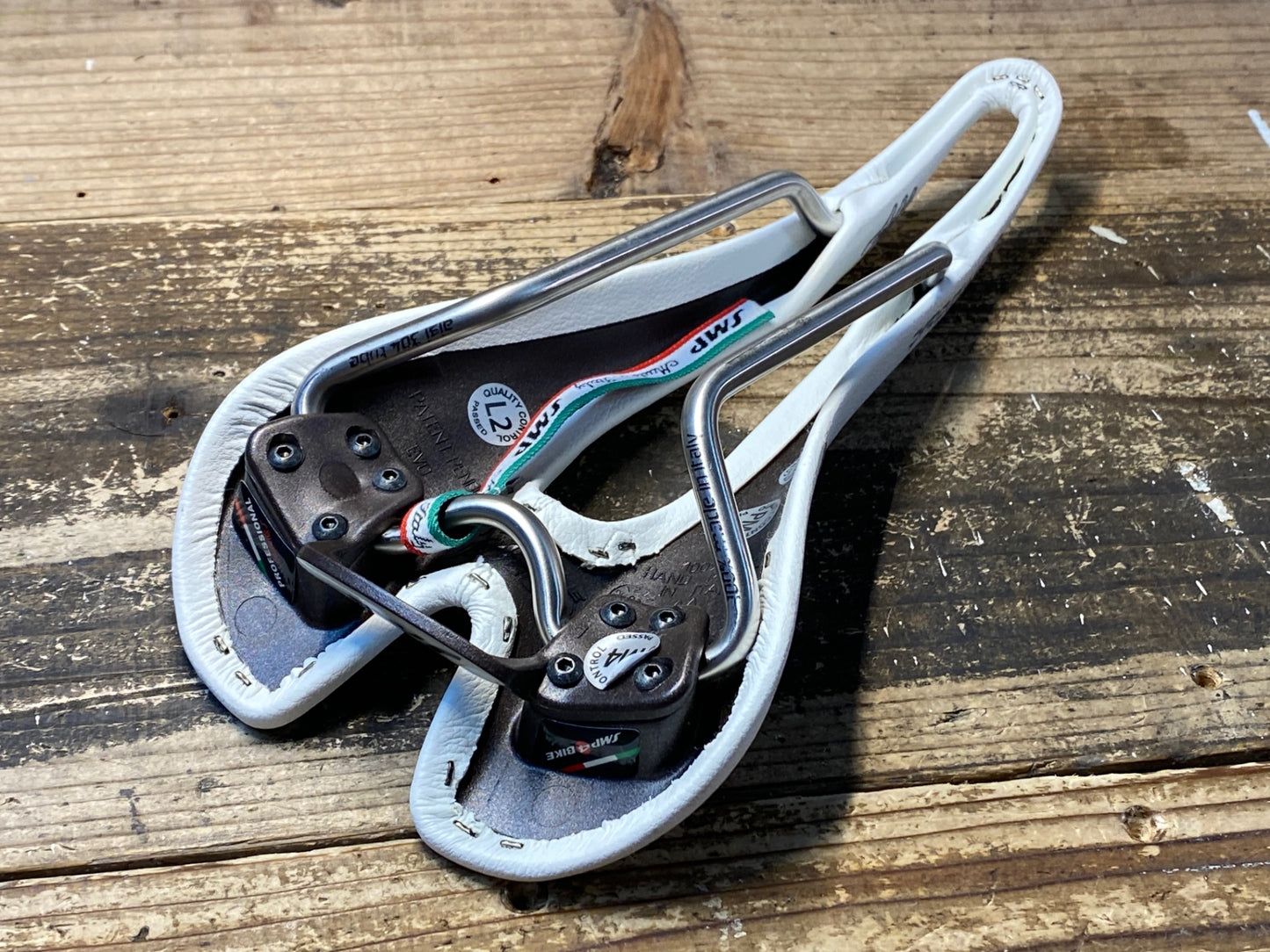 IY385 SELLE SMP コンンポジット COMPOSIT サドル aisi 304 tubeレール 白